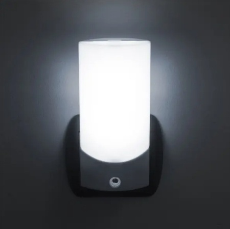 Lampă de noapte Phenom cu senzor de lumină – 6,5×13,5×3 cm
