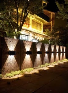 SET 4 LAMPI SOLARE BIDIRECTIONALE CU LUMINA SUS - JOS , 12 LED LUMINA ALB CALD SI RECE - Img 4