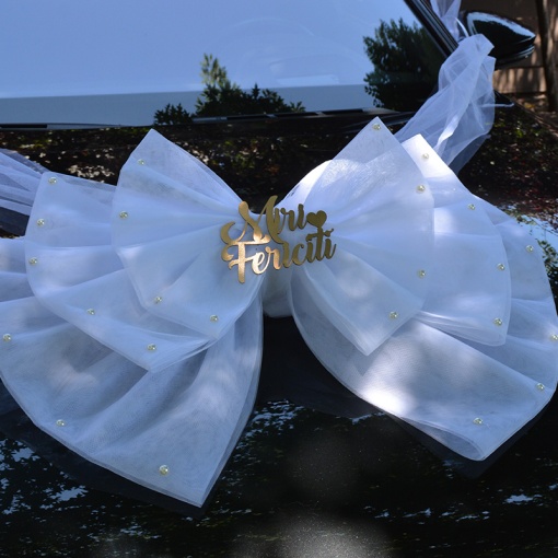 Decor de masina pentru nunta in forma de funda „Miri Fericiti” – Alb