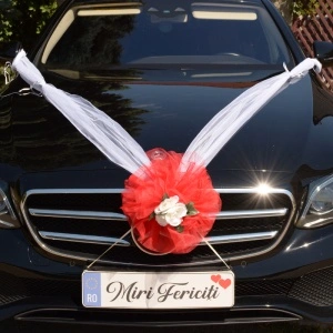 Decor masina pentru nunta cu pampon din tulle si flori din spuma - Rosu