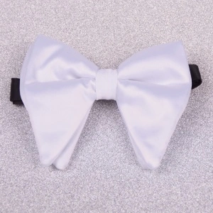 Papion Fluture ( Butterfly ) Alb