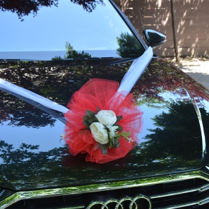 Decor masina pentru nunta cu pampon din tulle si bujori – Rosu - Img 2