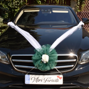 Decor masina pentru nunta cu pampon din tulle si flori din spuma - Verde