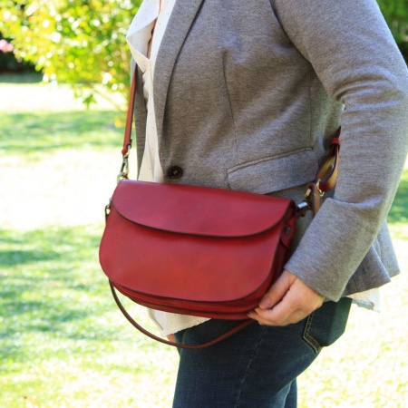 Borsa a tracolla due fianchi in vitello pieno fiore-Rosso - Img 8