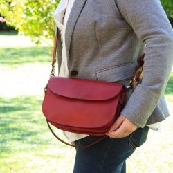 Borsa a tracolla due fianchi in vitello pieno fiore-Rosso - Img 8
