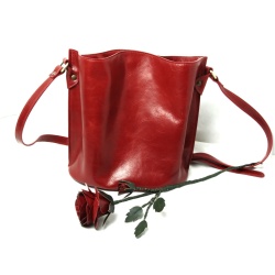 Borsa a tracolla in pelle con rosa rossa in pelle