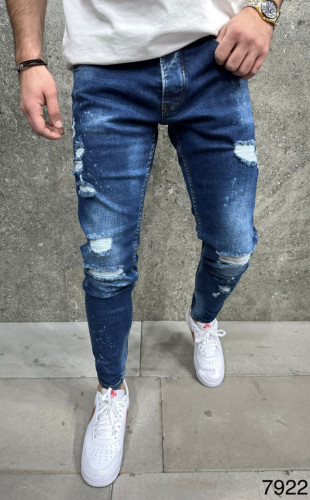 Blugi batal slim fit cu rupturi B7923