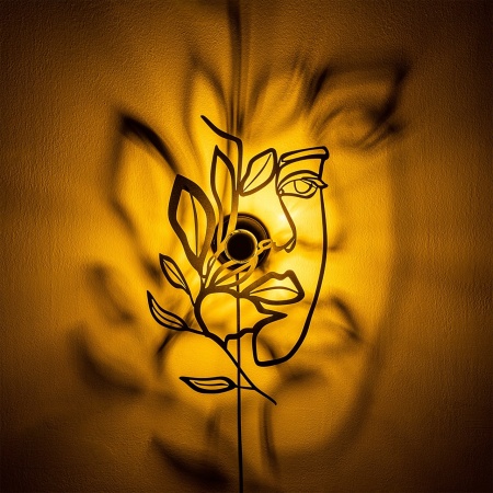 Аплика Flower Faced с черен абажур