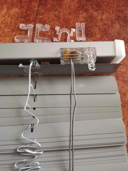 Clips fixare lamela jaluzele aluminiu sou pvc 25MM - Img 3