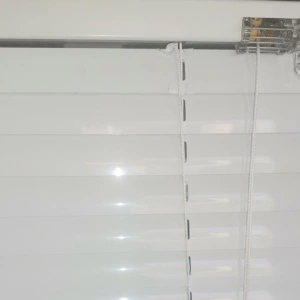 jaluzele orizontale aluminiu confectionata ALB lucios - 1 /m2