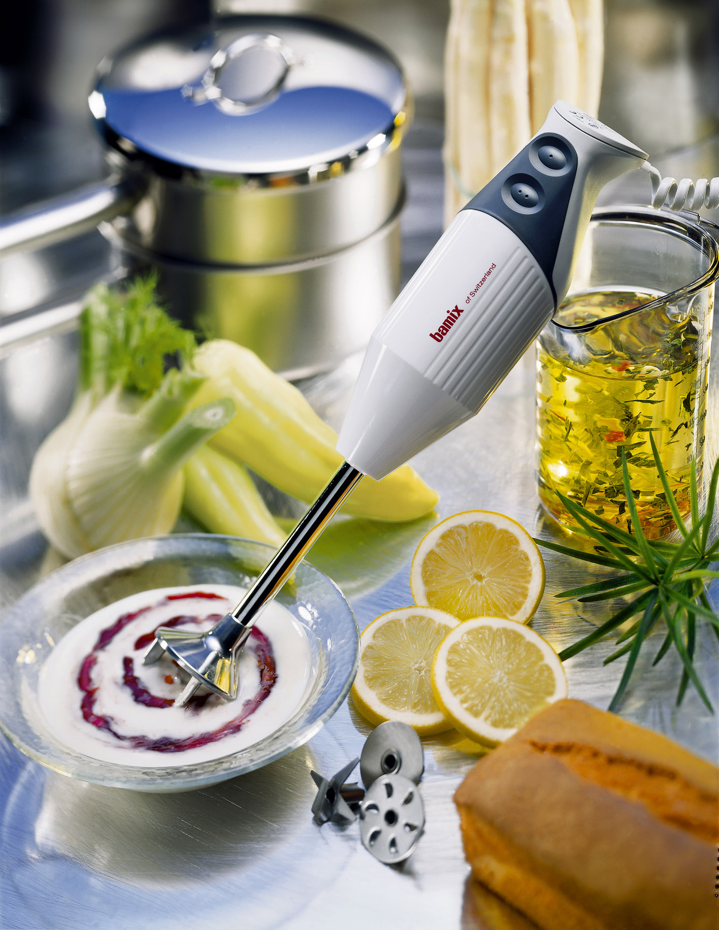 Mixere multifunctionale cu picior