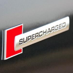 Emblema auto model "SUPERCHARGED", reliefata 3D, dimensiune 10 x 1 cm - Img 1