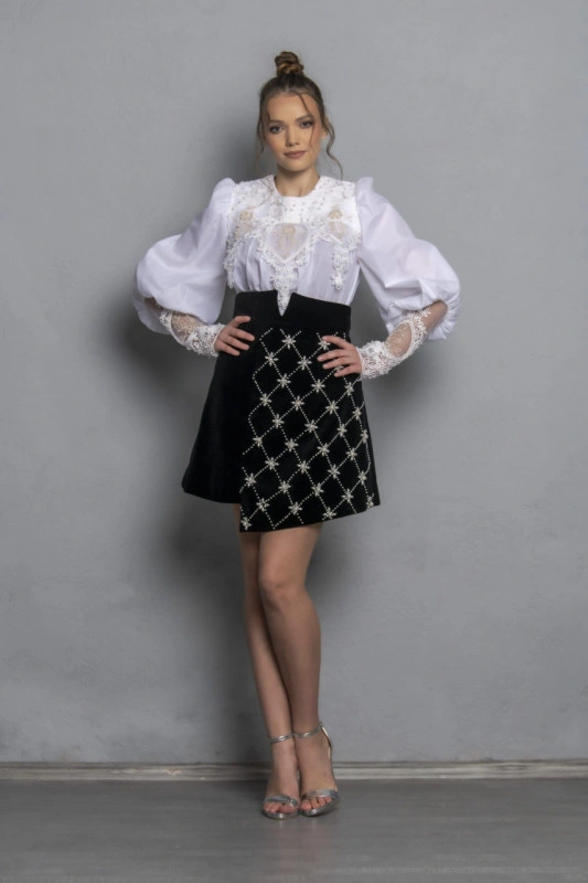Bluza diafana din panza de bumbac si broderie delicata Lorena