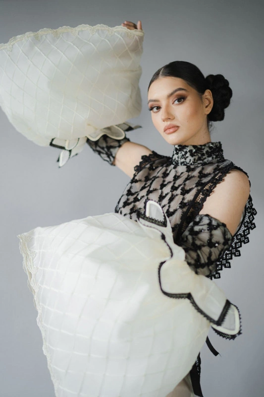 Maneci detasabile din tulle brodat si organza cu coltisori Seda