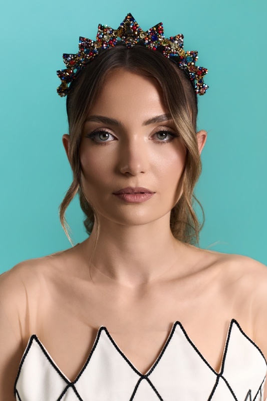 Diademă Geometrică „Romb” – Arhitectură Sacră și Meșteșug Manual