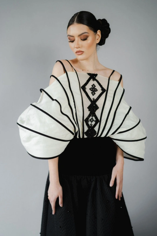 Off-the-shoulder blouse made from natural fibers - Albertina