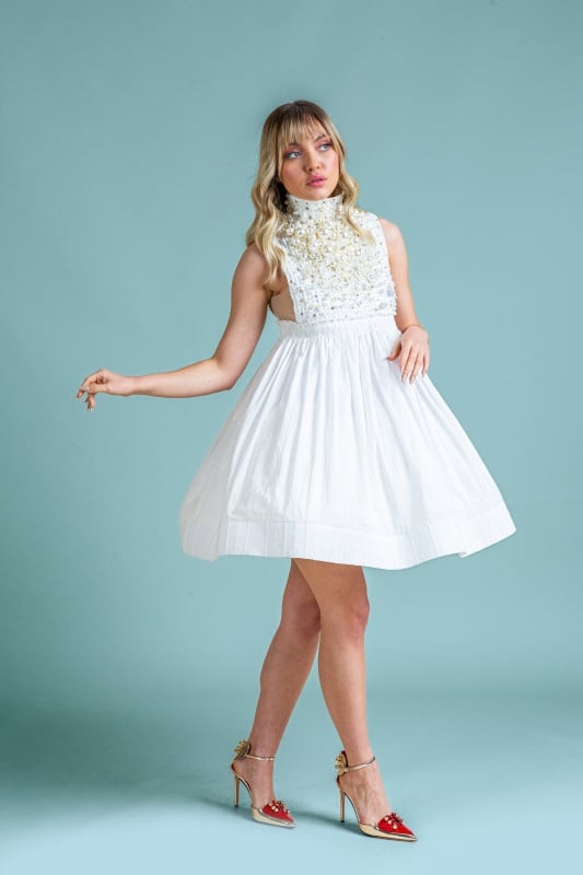 Rochie scurta si infoiata de mireasa cu bust bijuterie lucrat manual Andrada