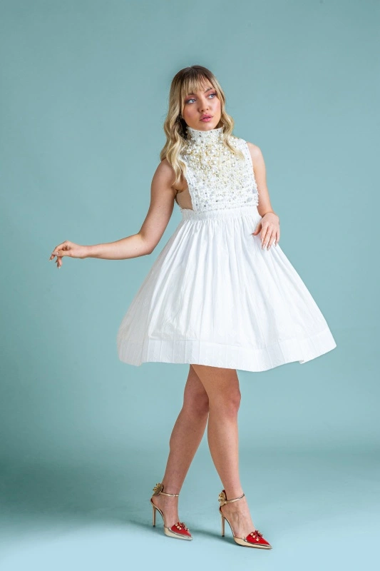 Short and fluffy wedding dress with handmade jewel bust Andrada