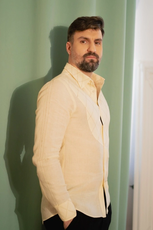 Andrei men's linen shirt with gold decorative stitching
