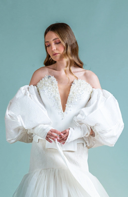 Corset de mireasa cu accesorii prețioase lucrate manual si mâneca bufanta din dantela fina Aida
