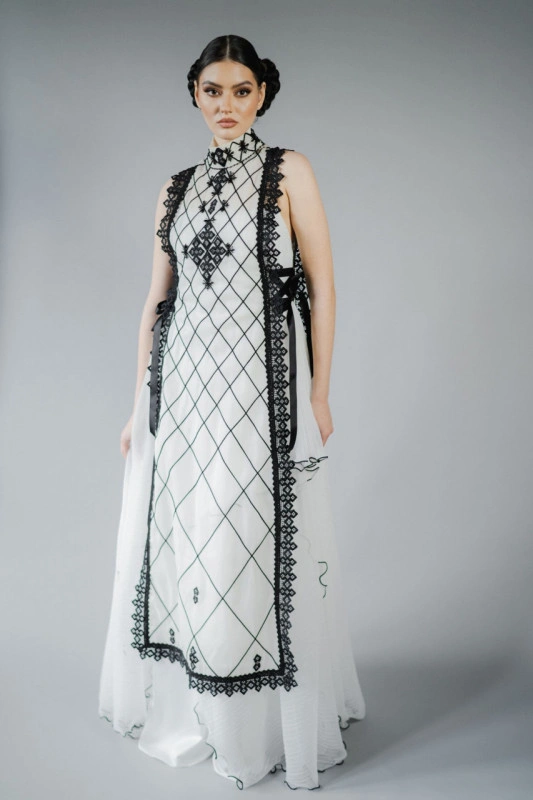 Detachable organza collar with geometric patterns and hand-sewn applications - Hugo