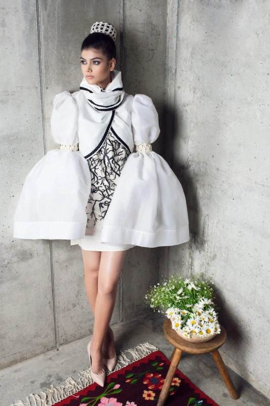 Rochia mini tip A din tulle brodat cu ramurele Bell