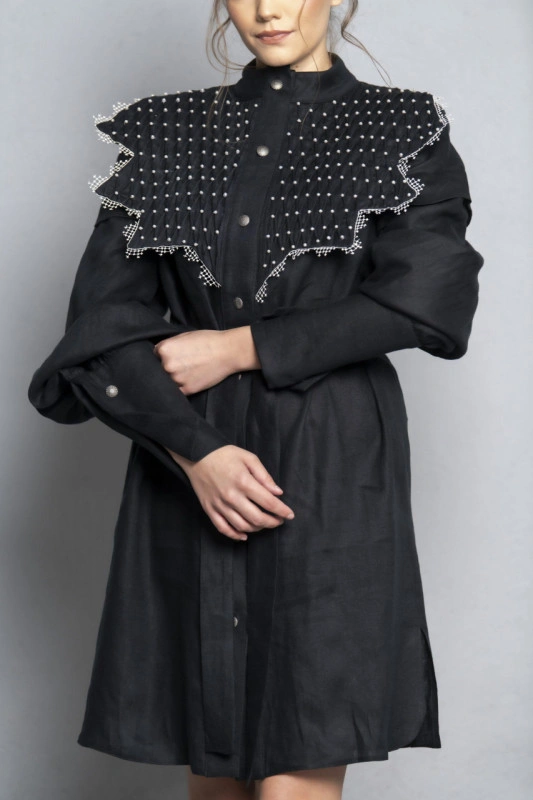 Rochie-camasa din in negru inchidere cu nasturi bijuterie Karmen