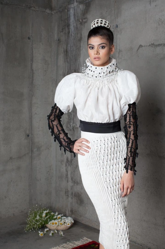 Bluza cu design modern si maneca bufanta White Fairy