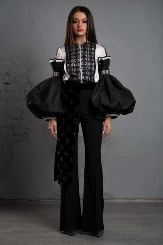 Bluza eleganta din tafta cu aplicatii negre Jade