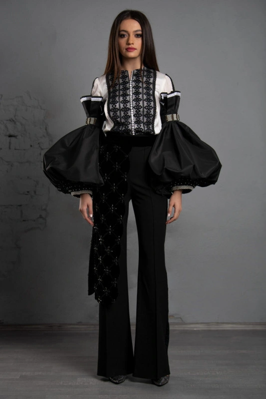 Bluza eleganta din tafta cu aplicatii negre Jade