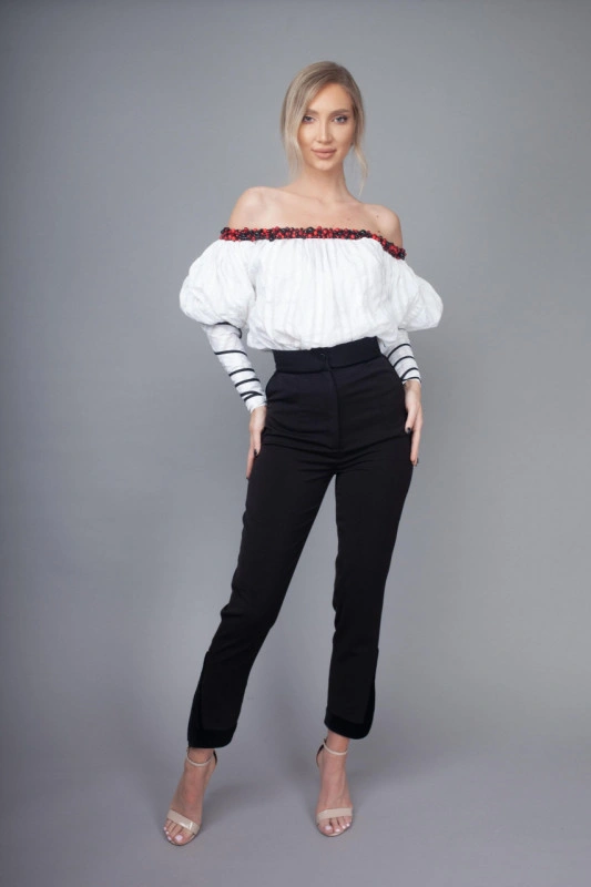 Dianthus A Off-Shoulder Natural Fabric Blouse