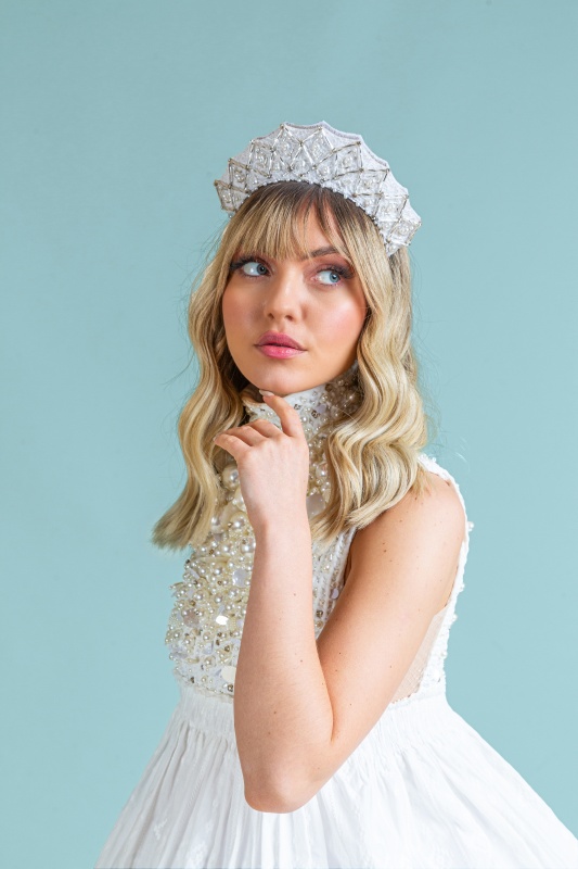 Diadema eleganta de mireasa cu aplicații ivorie si argintii Ariel