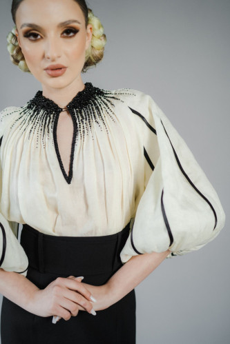 Bluza eleganta de dama cu aplicații cusute manual