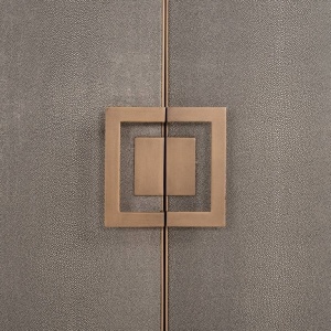 COMODA BLOOMINGVILLE, 193 CM, BEJ/NEGRU/AURIU ANTICHIZAT, DIN LEMN DE STEJAR SI PIELE ECOLOGICA, STIL MODERN, B2 - Img 7