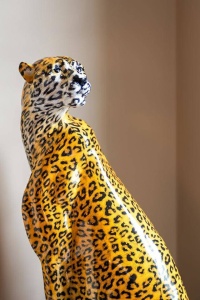 STATUETA DECORATIVA GEPARD TAHNEE, DIN POLIRASINA, STIL MODERN, B2 - Img 3