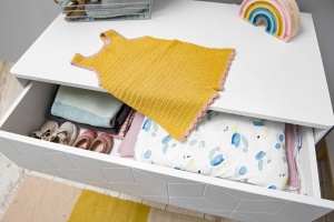 COMODA PENTRU CAMERA COPII TOTEME ALB MAT/STEJAR MAT STIL MODERN BA - Img 2