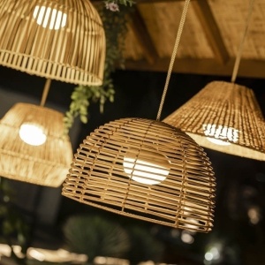 PENDUL SUSPENDAT BOSSA 20, CONFECTIONAT DIN FIBRE NATURALE, CU INCARCARE PRIN CABLU MICROUSB - Img 2