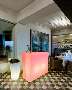 PULT DE BAR CRETA SOLAR CU LED STIL MODERN, CONFECTIONAT DIN POLIETILENA