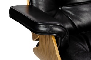 FOTOLIU DE RELAXARE DE LUX CU TABURET, ARTIM LOUNGE HM SOFT PREMIUM, REALIZAT PIELE NATURALA ITALIANA SI LEMN, CULOARE NEGRU/NUC, STIL EAMES - Img 7