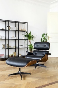 FOTOLIU DE RELAXARE DE LUX CU TABURET, ARTIM LOUNGE HM, REALIZAT PIELE NATURALA ITALIANA SI LEMN, CULOARE NEGRU/NUC, STIL EAMES - Img 3