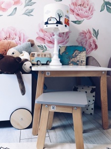MASUTA CU SCAUNEL WOODY GRI PENTRU CAMERA BEBELUS DESIGN MODERN BA
