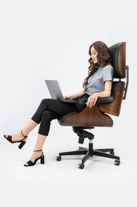 SCAUN DIRECTORIAL DE LUX, ARTIM LOUNGE XL, REALIZAT PIELE NATURALA ITALIANA SI LEMN, CULOARE NEGRU/NUC, STIL EAMES - Img 15
