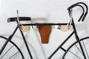 SUPORT PENTRU BICICLETA CUPE 39934 FABRICAT DIN PIELE SI METAL STIL VINTAGE