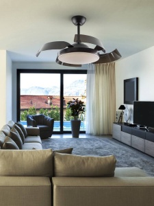 VENTILATOR ENZO, CU TELECOMANDA, 38/51 CM, NEGRU MAT/OPAL, DIN METAL, ACRIL SI METACRILAT, STIL MODERN