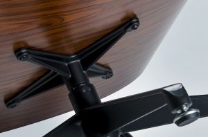 FOTOLIU CU TABURET LOUNGE, PIELE NATURALA ITALIANA SI LEMN, CULOARE NEGRU/NUC, STIL EAMES - Img 12
