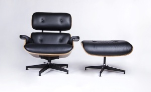 FOTOLIU DE RELAXARE DE LUX CU TABURET, ARTIM LOUNGE HM, REALIZAT PIELE NATURALA ITALIANA SI LEMN, CULOARE NEGRU/NUC, STIL EAMES - Img 4