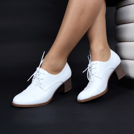 Pantofi albi Kalema