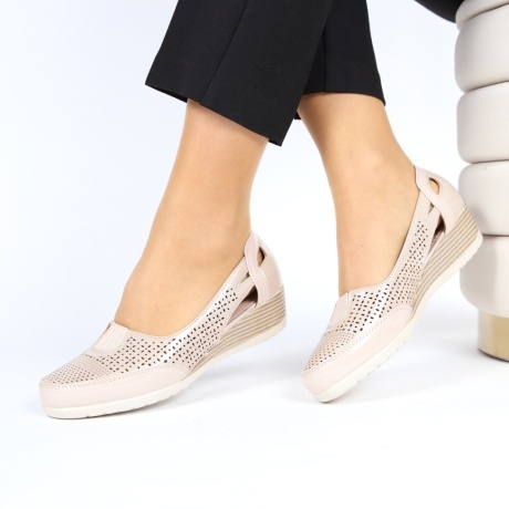 Pantofi crem cu platforma Zurema