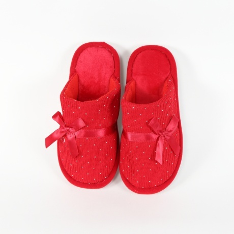 Papuci rosii de casa Olis