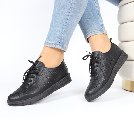 Pantofi negri perforati Berani